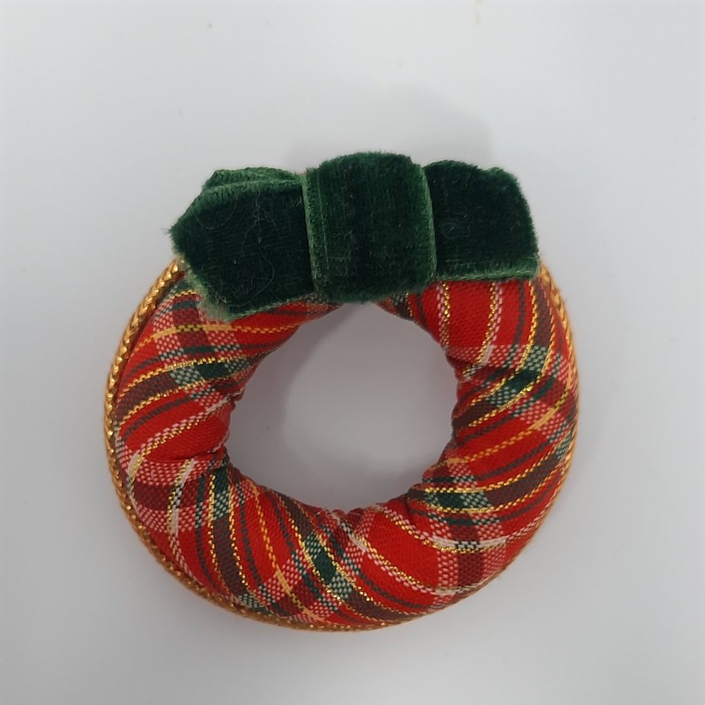 AVON Christmas/Holiday Wreath Pin/Brooch